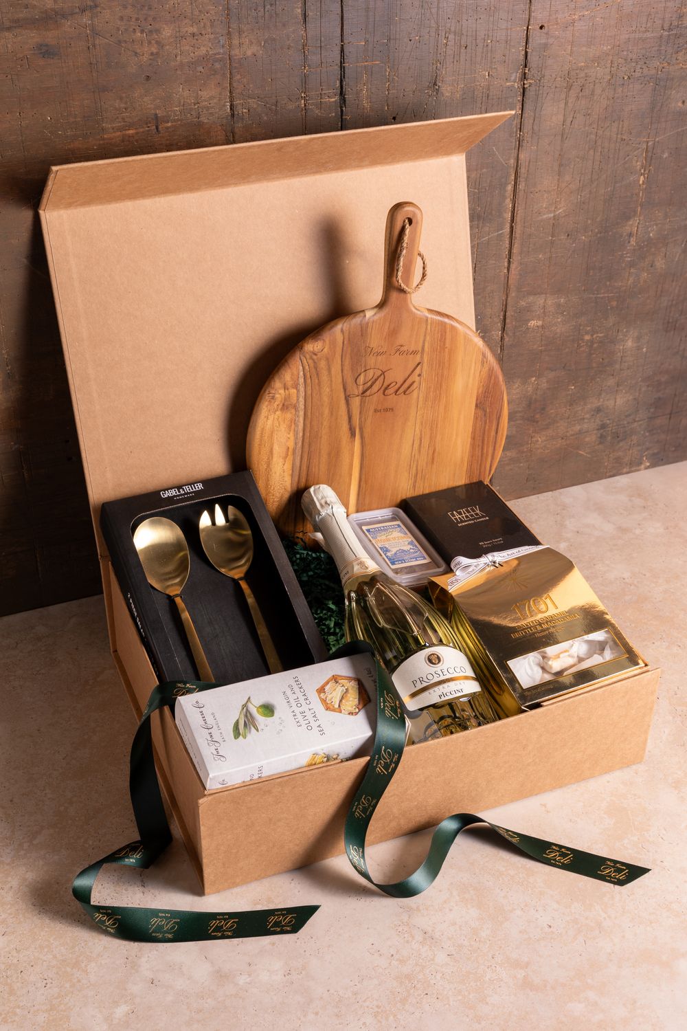 corporate hampers Brisbane, corporate boxed hampers, corporate hamper delivery Brisbane, corporate hampers, gourmet hamper, g