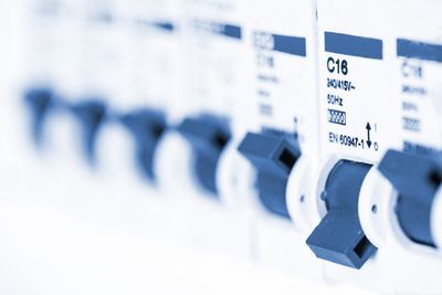 Partida arancelaria 8536-Aparatos para corte o conexión de circuitos eléctricos