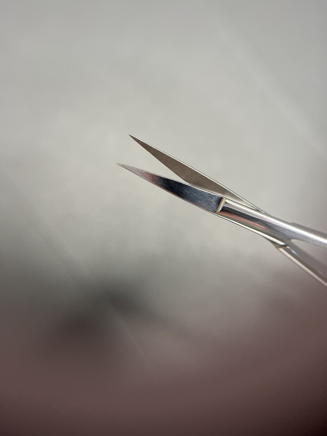 Fingerless Precision Brow Scissor
