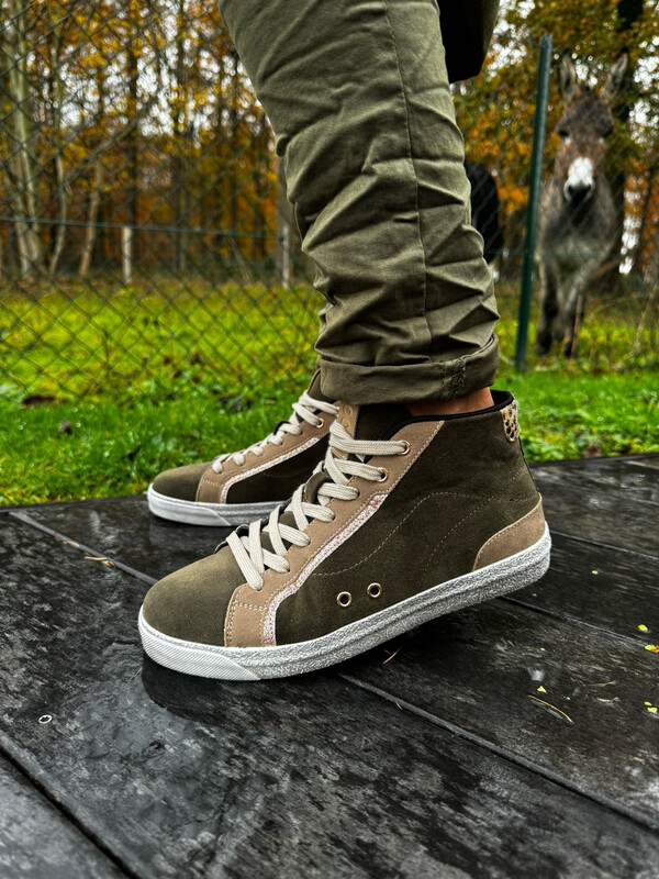 Baskets kaki et beige