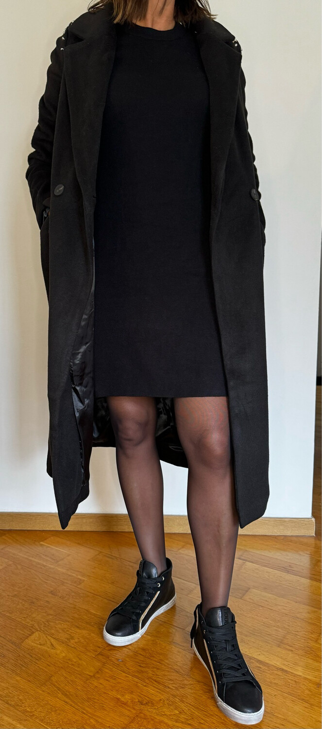 Manteau noir ou beige finition clous