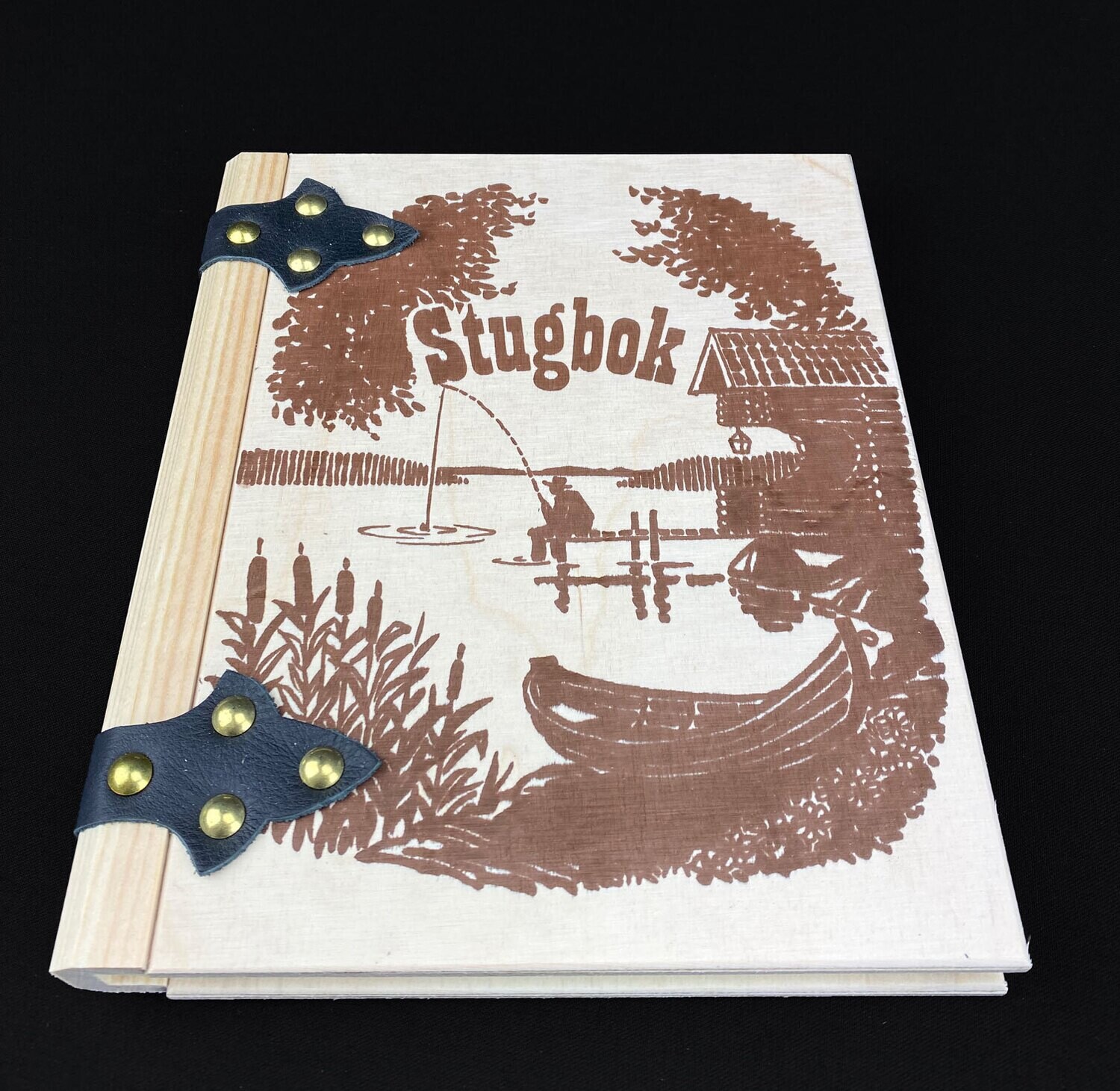 Stugbok - mökkikirja puukansilla - Suomalaista käsityötä