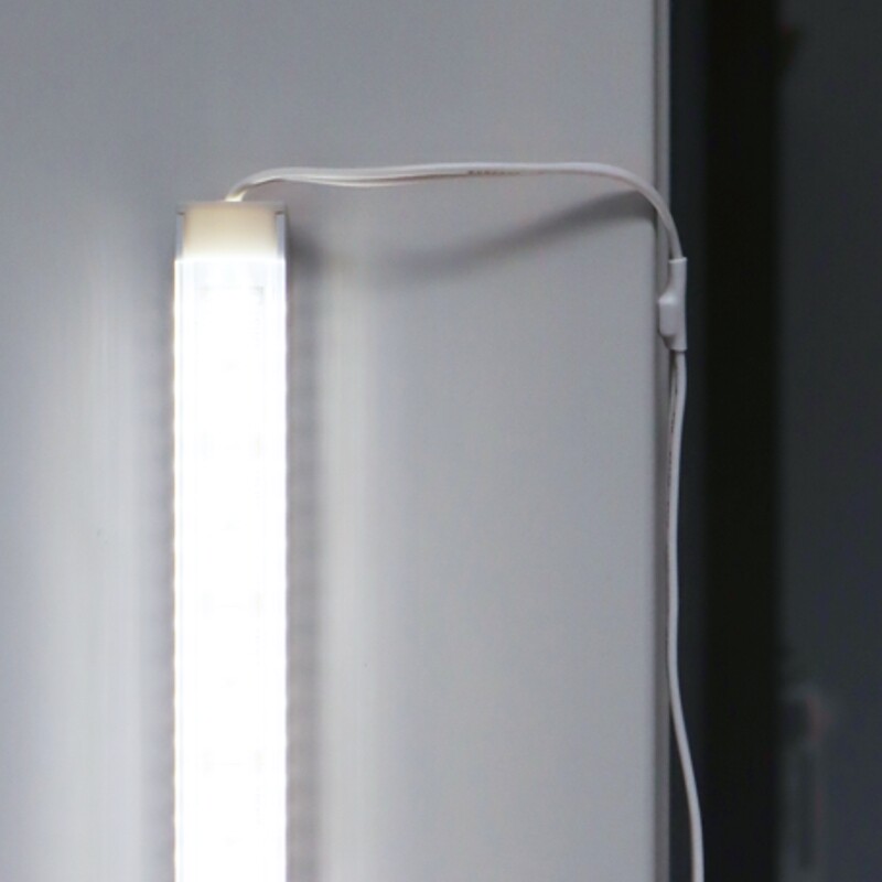 Valosalko magneetilla - 970mm / 1220mm tai 1300mm - 4000K - Nopea kiinnitys metallipintaan magneetilla - GWS-hyllyt ym.