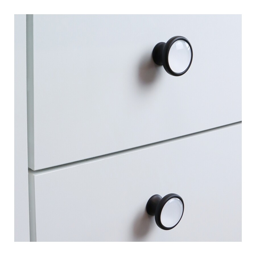 Musta nuppivedin, jossa helmiäis sisäosa - 36.5mm