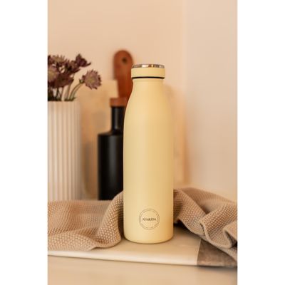 AYA&IDA teräsjuomapullo 500ml, Butter Yellow Keltainen teräsjuomapullo
