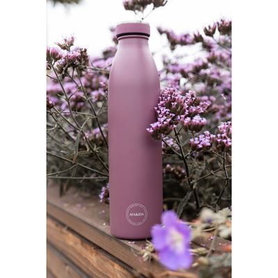 AYA&IDA teräsjuomapullo 750ml, Wild Blackberry Ekologinen ja kestävä juomapullo