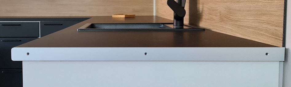 Työtason päätylista 29 mm/600 mm R3,5 pyöristys