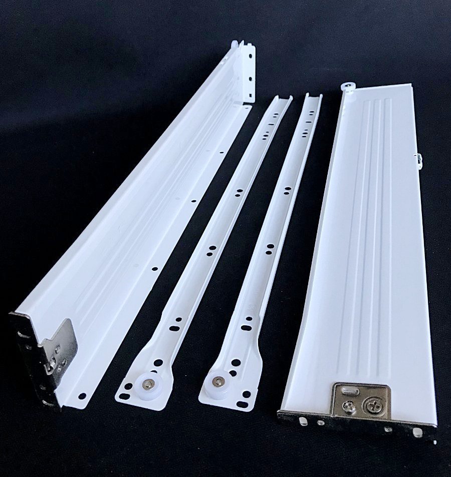 Laatikko peltireunoilla / metallilaatikko korkeus 150mm - monta syvyyttä