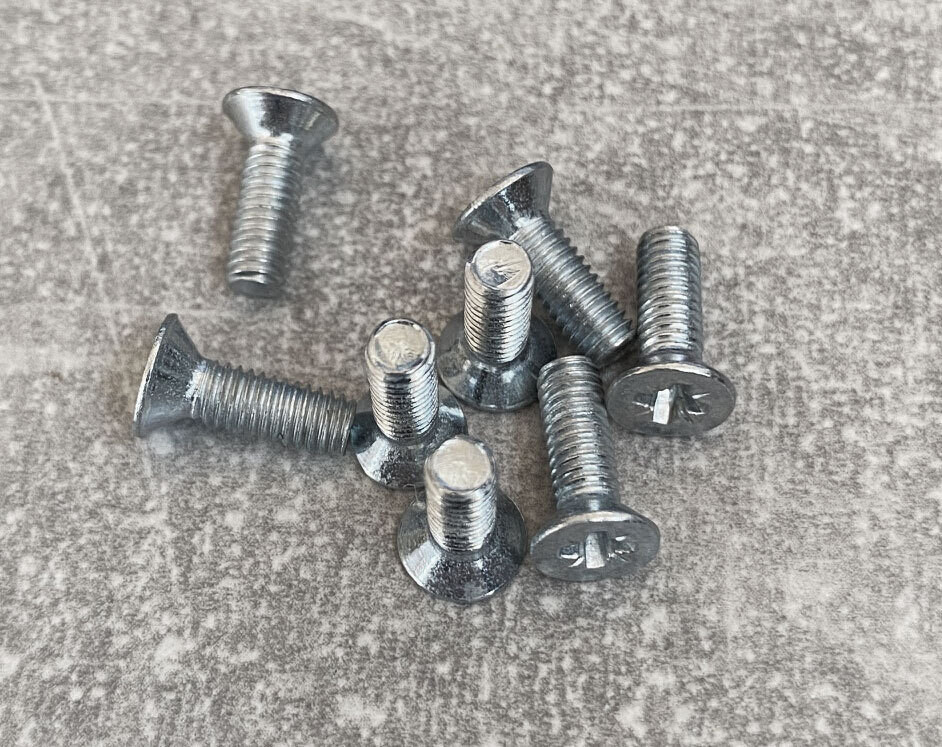 Ristipää pultti M4x12mm - uppokanta - 50kpl paketti