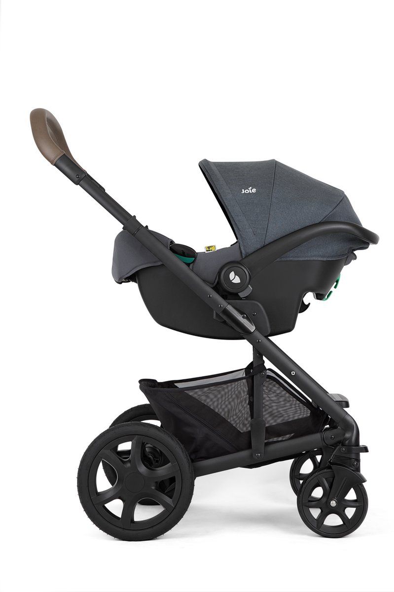 Poussette Joie Trio chrome dlx avec siège auto et nacelle