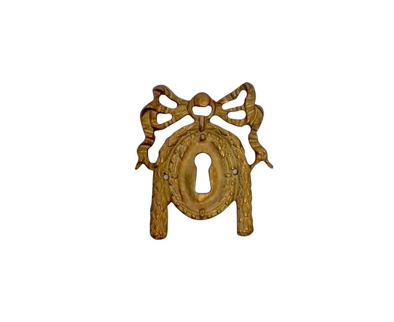 Bocchetta Luigi XVI - 65x75mm   (art 20/395) Bocchetta Luigi XVI - 65x75mm   (art 20/395)