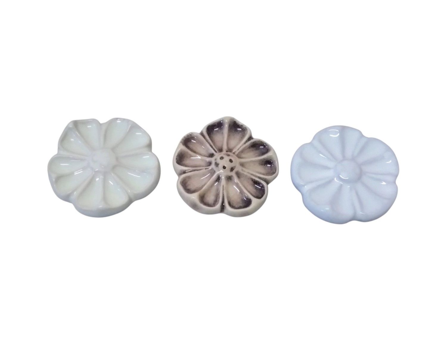 Pomo porcellana Primula  diametro 44mm altezza 26mm (art-P4626 - P4600 - P4601)