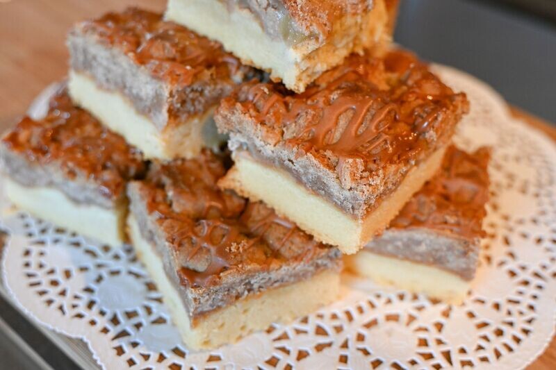 Caramel Apple Crumb Cake - 12 Pack