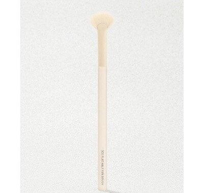 3CE Flat Half Fan Brush
