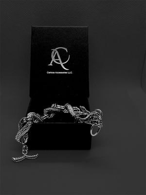 “Dragon’s Legacy: Stainless Steel Dragon Bracelet“