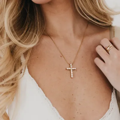 HANNAH DIAMOND CROSS NECKLACE WATERPROOF