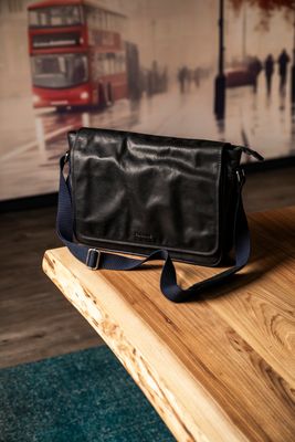 SLOANE MESSENGER BAG 21038 BLACK/NAVY