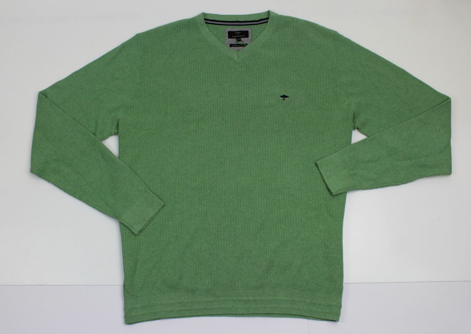 1302 601 FYNCH HATTON V NECK KNIT 700 SPRING GREEN