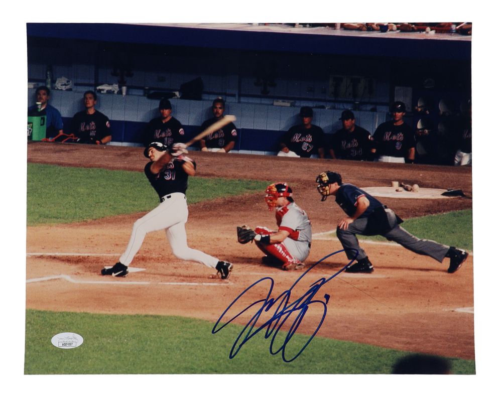 Mike Piazza Signed New York Mets 11x14 Photo (JSA)