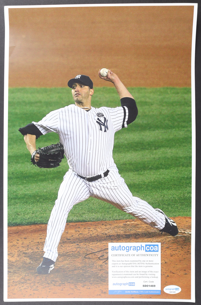 Andy Pettitte Signed New York Yankees 11x17 Photo (ACOA)