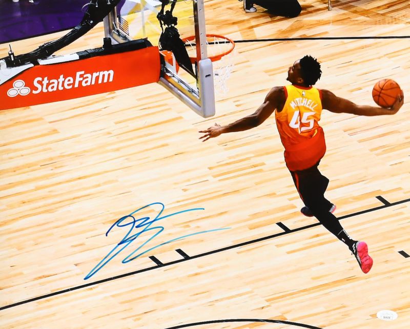 Donovan Mitchell Signed Utah Jazz 16x20 Photo (JSA) Donovan Mitchell Signed Utah Jazz 16x20 Photo (JSA)