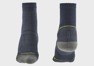 Bridgedale Women's Hike Ultra Light T2 Merino Performance 3/4 Crew Sock