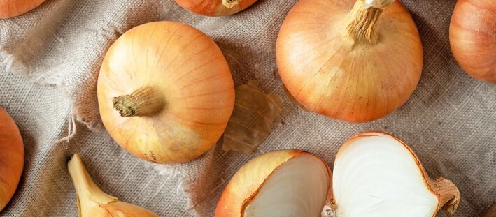 Onion (large brown) loose $1 or 1 kg bag $3.20