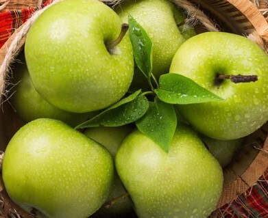 Apples (green) 70c each or $3.50 p/kg