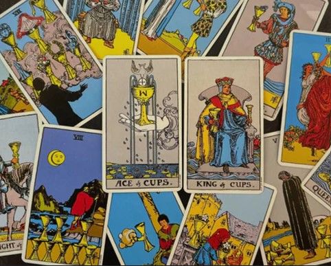 TAROT AND ASTROLOGY CHARTS WITH SHAE (Thurs at Sunnybees hub 12pm-2.30pm)