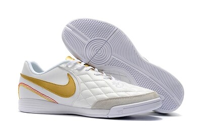 R10 White