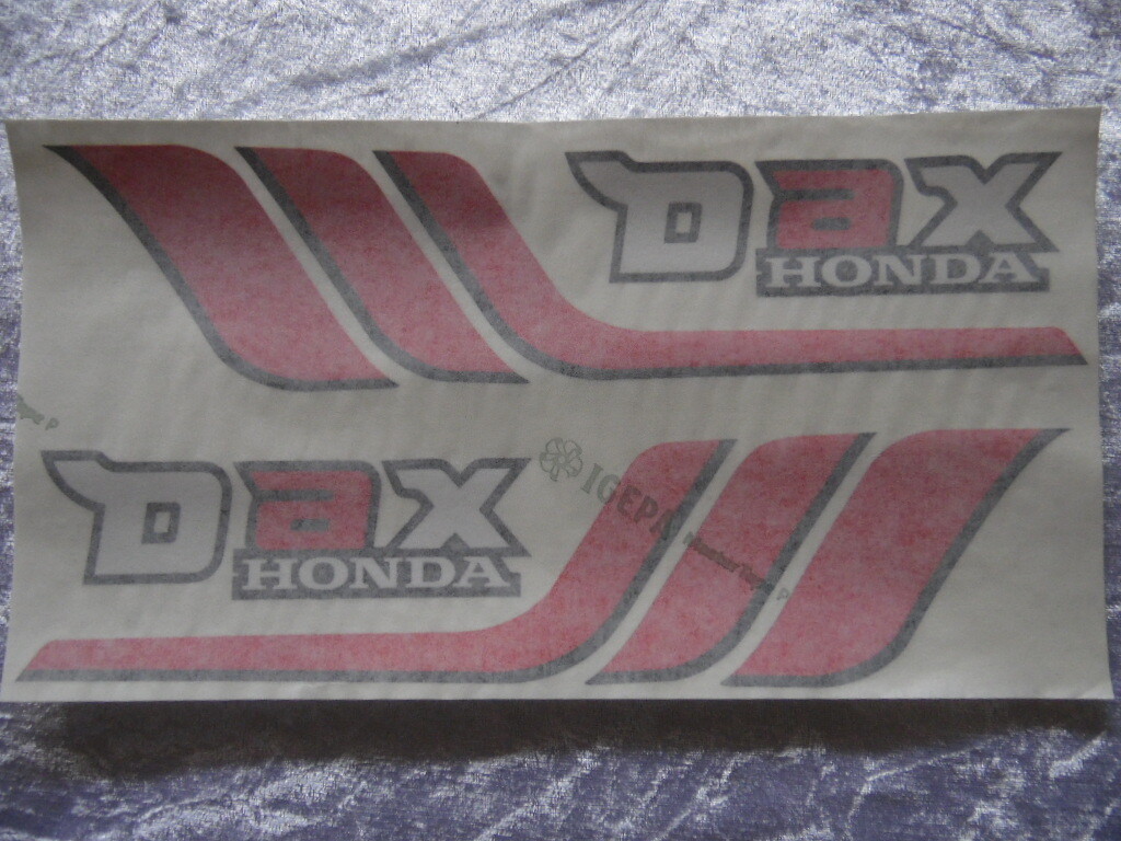 Rahmen Emblem Set Dax rot rechts und links