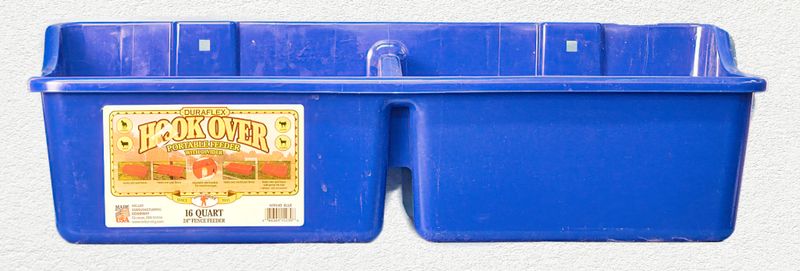Little Giant Hook Over Feeder with Divider – 2 Quart