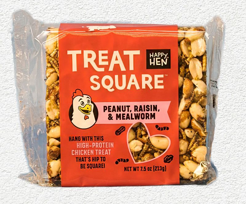 Happy Hen Treat Square - Peanut, Raisin & Mealworm, 7.5 oz