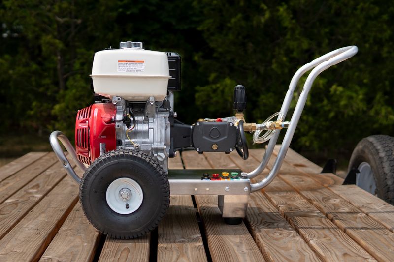 4000 PSI @ 4 GPM - Honda GX390 - Gear Drive