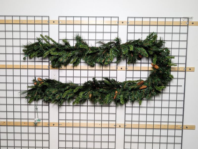 Warm White Noble Garland - 9'x14"