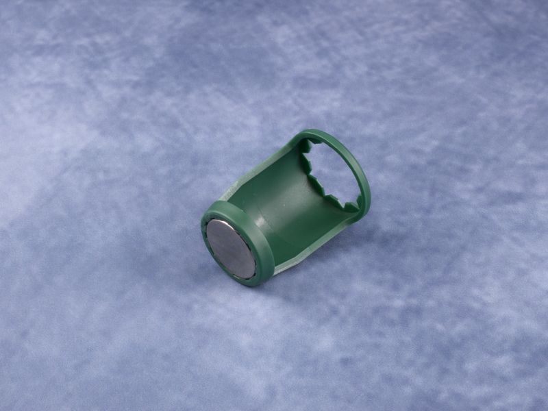 C9 Magnet Clip - Screw On