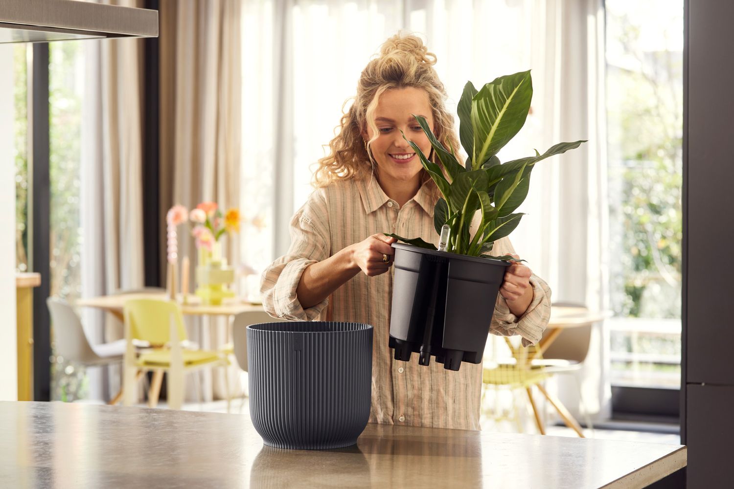 SELF-WATERING INSERT