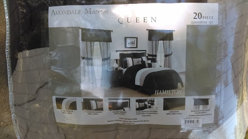 BLACK AND WHITE QUEEN BED SET