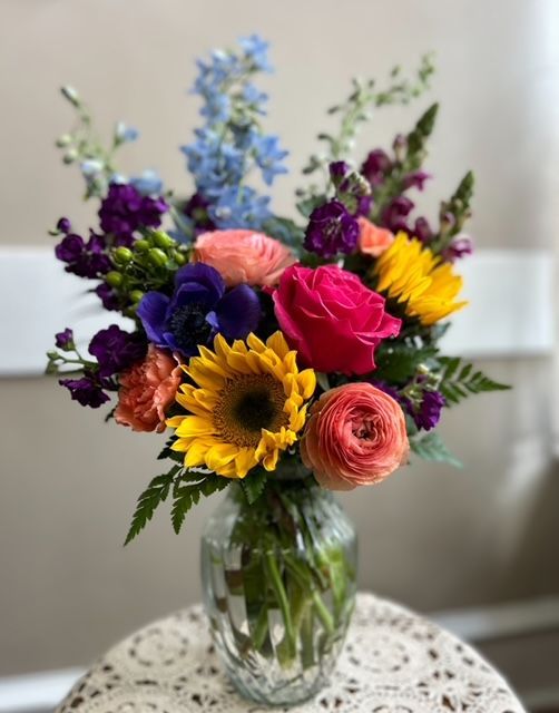 Laurel & Lace Floral Design | Pottstown, PA | Vibrant Vase Arrangement