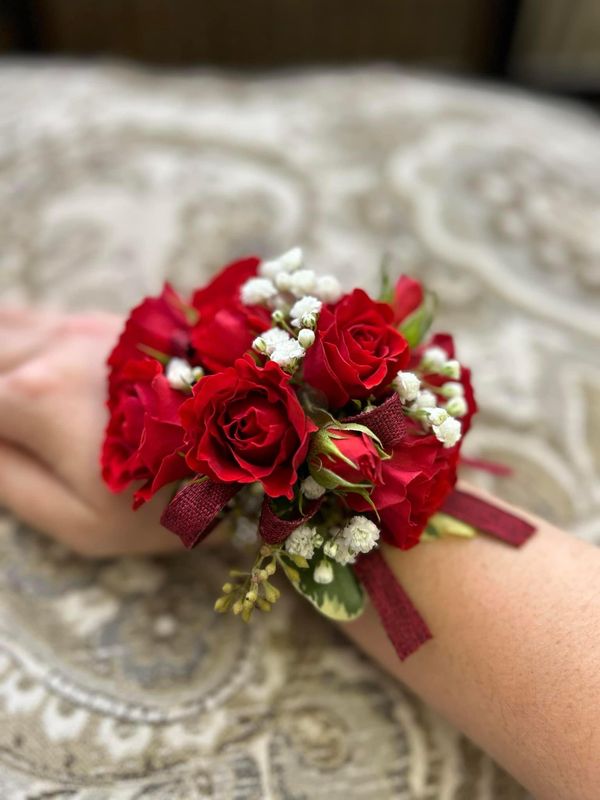 Homecoming- Standard Corsage Only (No Boutonnière) Two different options to choose from