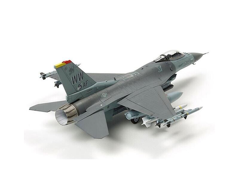 TAM60788 Tamiya 1/72 F-16 CJ Fighting Flacon Model Kit w/ Equipment