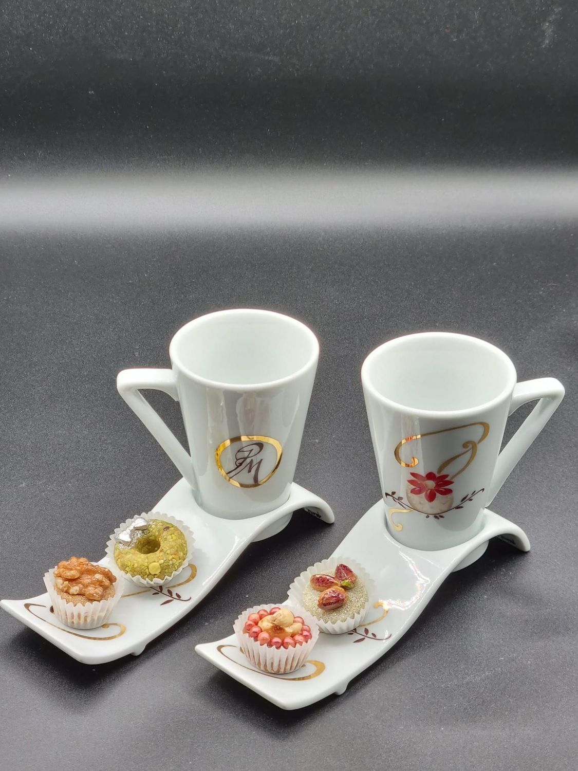 2 Tasse et 2 dessous de tasses