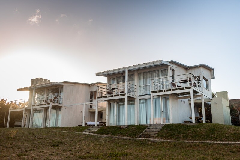 Punta Rubia. Cuatro apartamentos frente al mar.