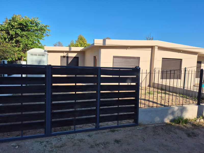 SOLYMAR, A ESTRENAR, DOS CASAS