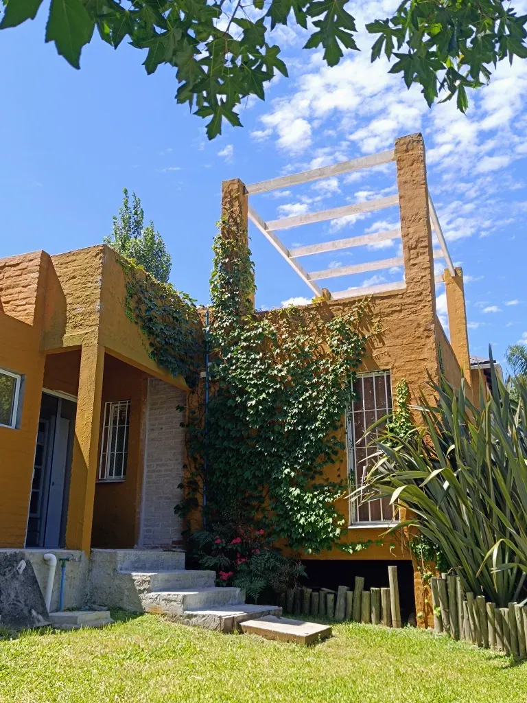 HERMOSA PROPIEDAD EN PUNTA RUBIA - CASA PRINCIPAL 2 DORM. 2 BAÑOS + CASA HUESPEDES + 1200 MT2