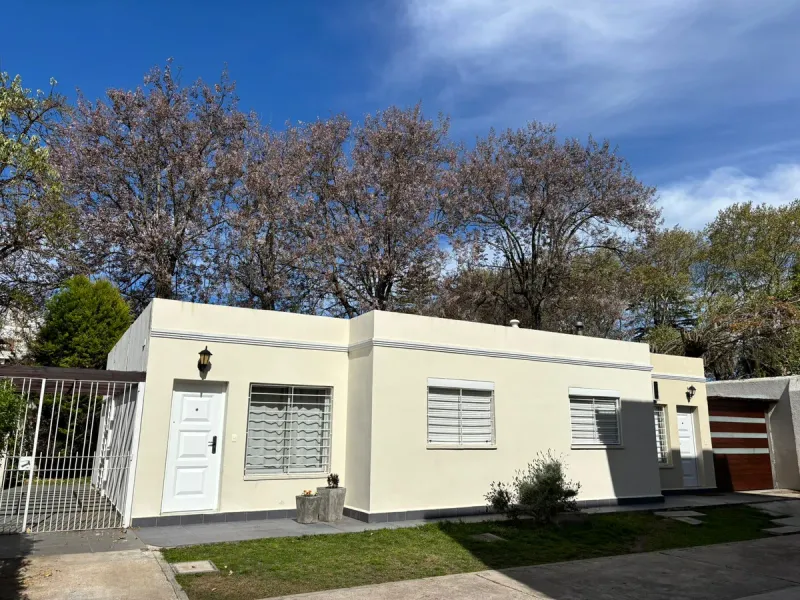 Casa 2 DORM-PRADO- COMPLEJO CERRADO - REYES - PH