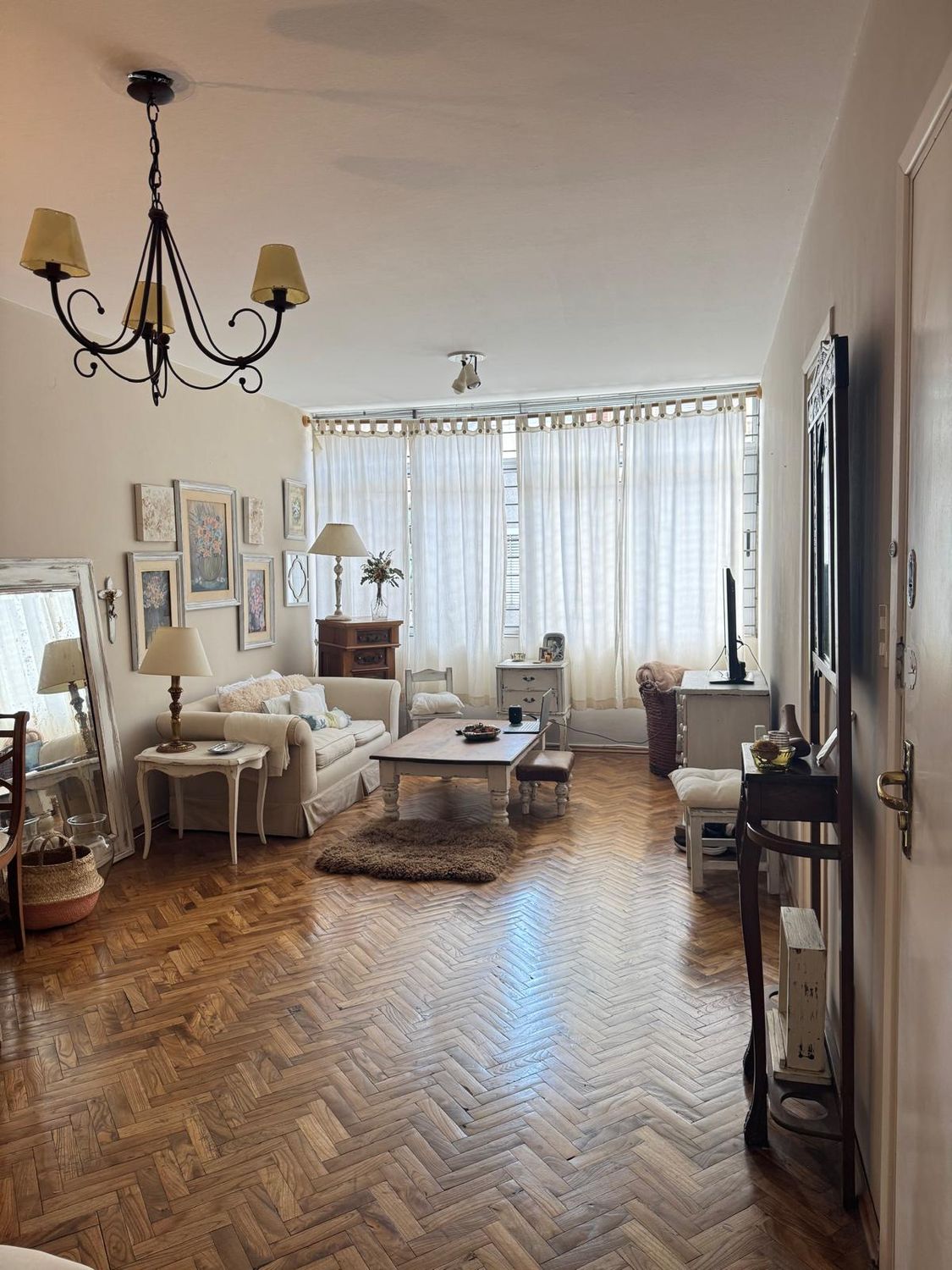 APARTAMENTO EN EL CENTRO DI-VI-NO!!! 1 DORM. BAÑO. TERRAZA. RECICLADO! MUCHA LUZ - APTO BANCO