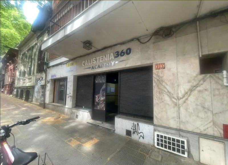 LOCAL COMERCIAL EN JULIO HERRERA Y OBES - 152 m2 - CON RENTA