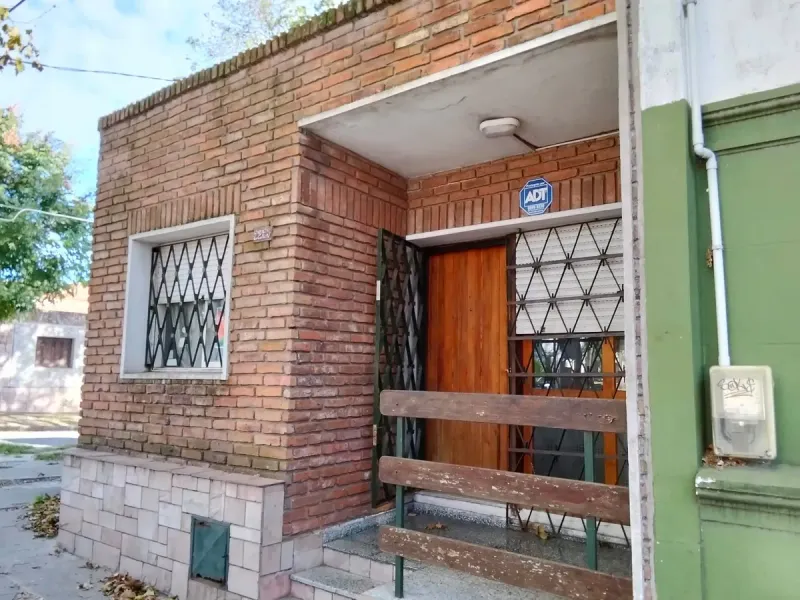 CASA 3 DORM - 2 BAÑOS - PARILLERO - APTA BANCO - LA COMERCIAL