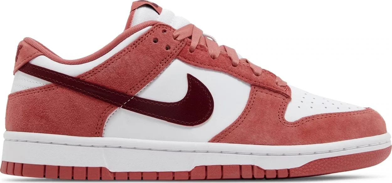 NIKE DUNK LOW VALENTINE&#39;S DAY